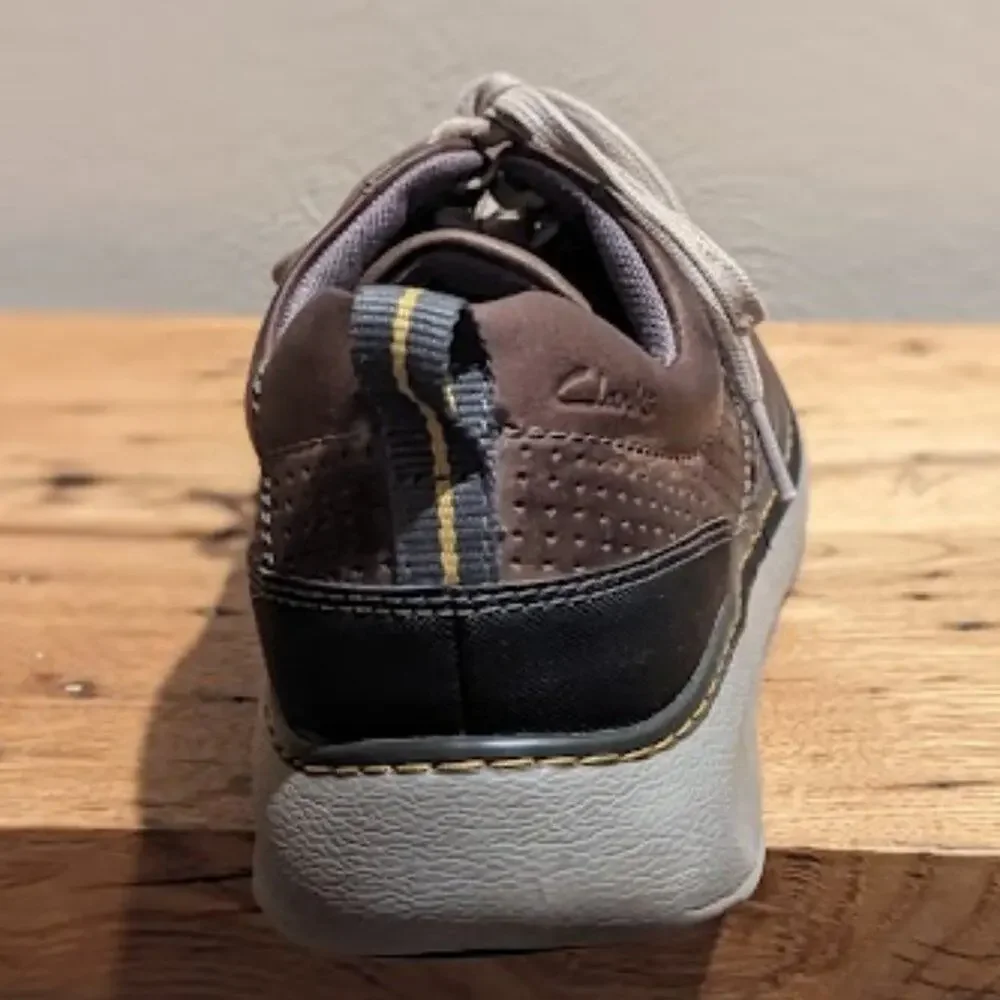 Clark's Men's Size 8.5 Brown Leather Lace Up Shoe